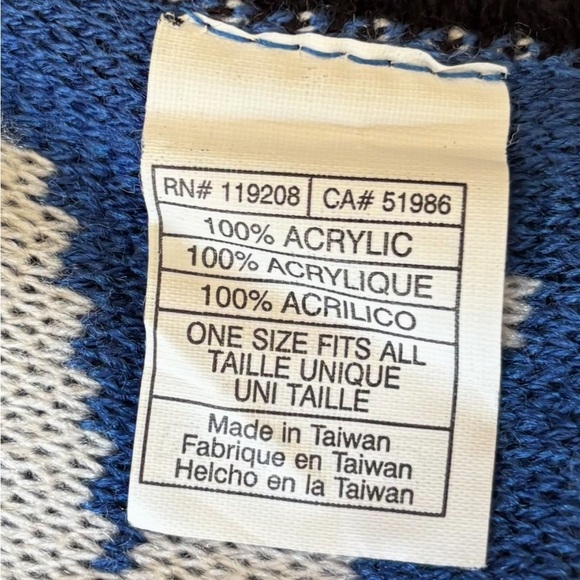 Reebok / NHL Blue and White Winter Classic 100% Acrylic Knit Scarf - Picture 2 of 9